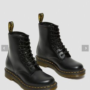 Dr. Marten navy smooth 1460 Original 8eye Leather. Dark Navy Blue!